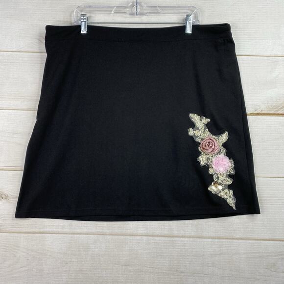 SHEIN Curve Skirt Sz 3XL Black Embroidered Floral Sequins Mini Stretch Boho - Picture 1 of 8
